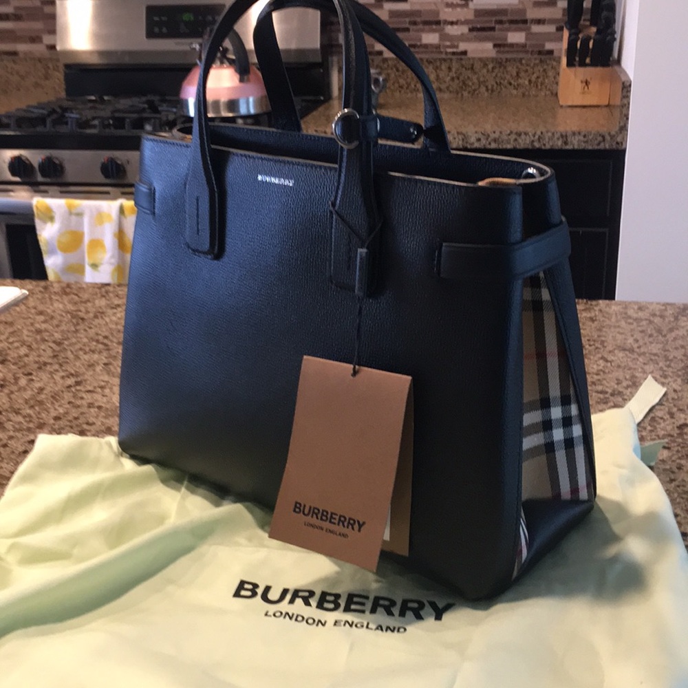 Sold on ♏️ NWT Burberry Medium Banner - Picture 2 of 8